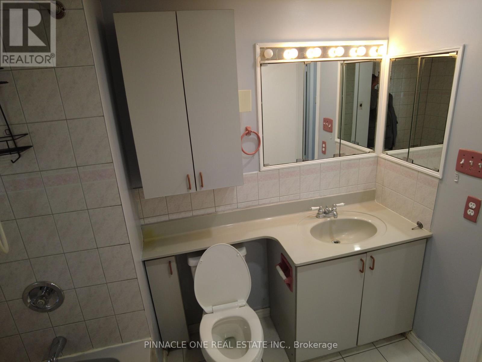 76 Sealstone Terrace, Toronto, ON - Indoor Photo Showing Bathroom
