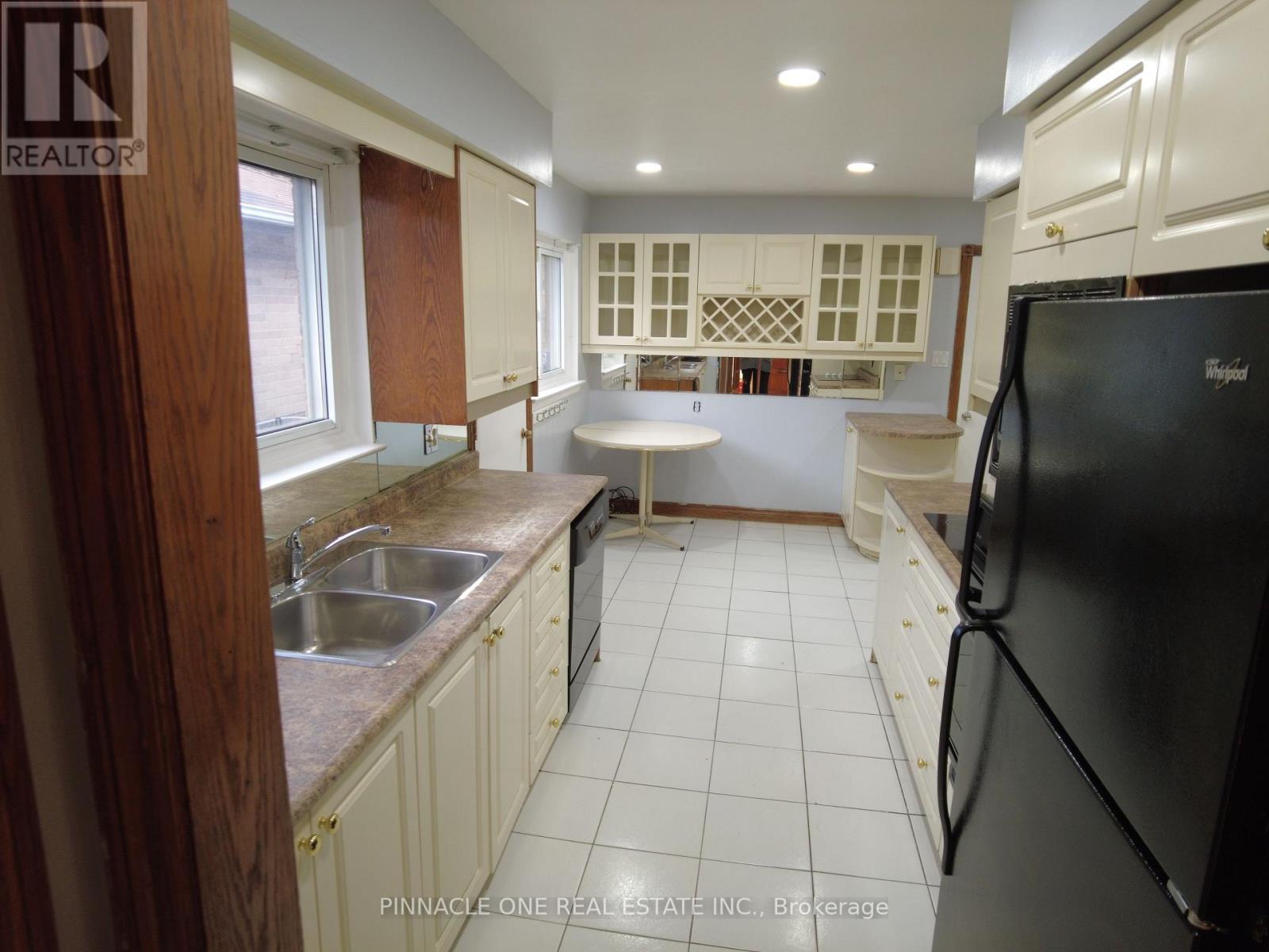 76 Sealstone Terrace, Toronto, ON - Indoor Photo Showing Kitchen With Double Sink