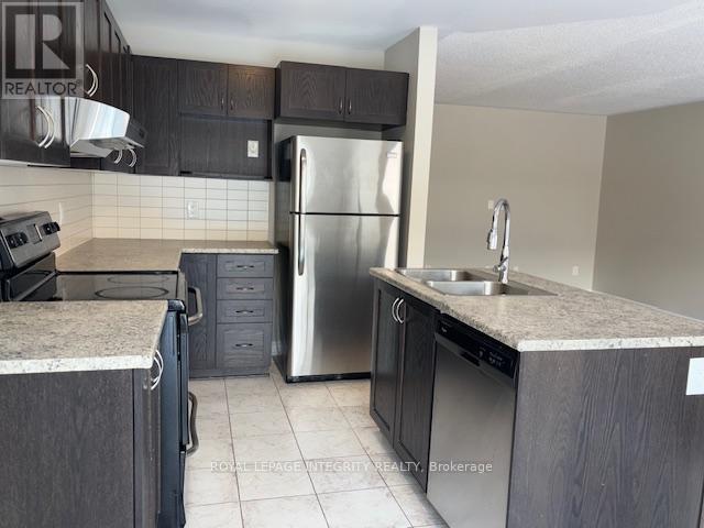 29 Fallengale Crescent W, Ottawa, ON - Indoor Photo Showing Kitchen With Double Sink