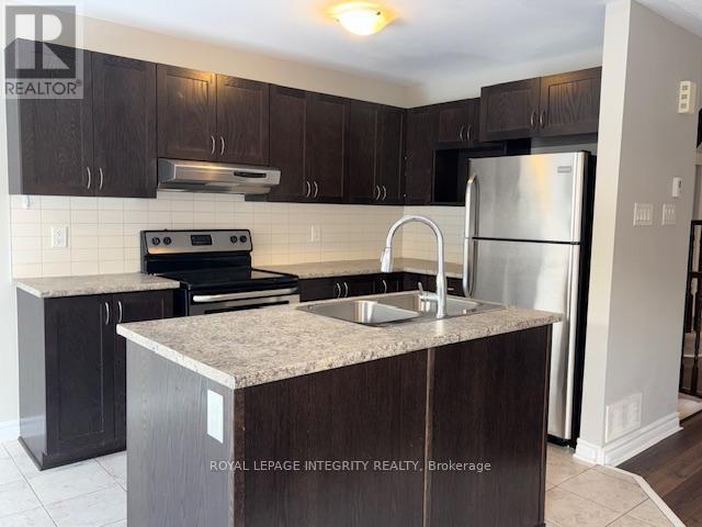29 Fallengale Crescent W, Ottawa, ON - Indoor Photo Showing Kitchen With Double Sink