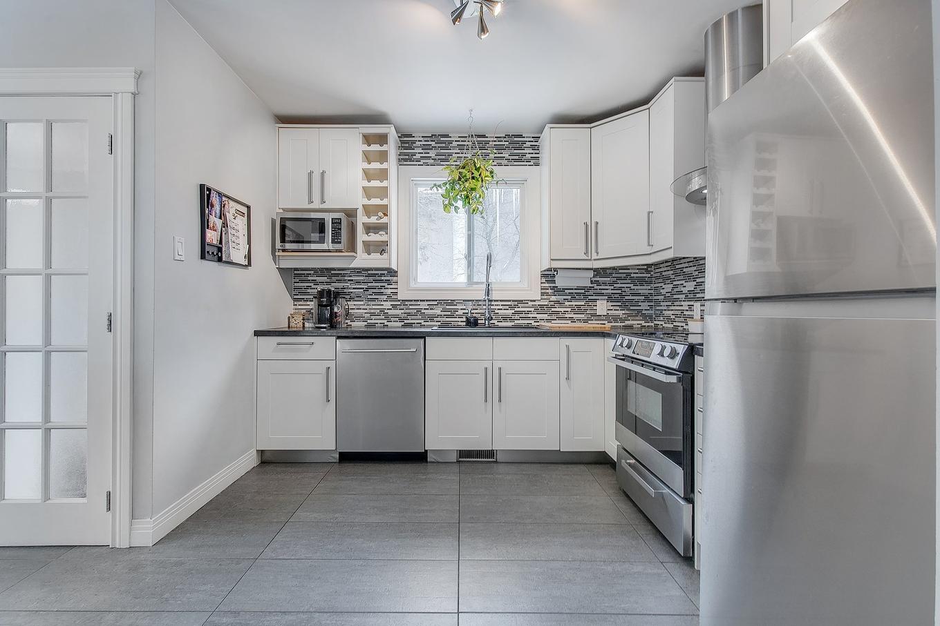 Cuisine - 50 Av. De Galais, Laval (Laval-Des-Rapides), QC - Indoor Photo Showing Kitchen With Upgraded Kitchen