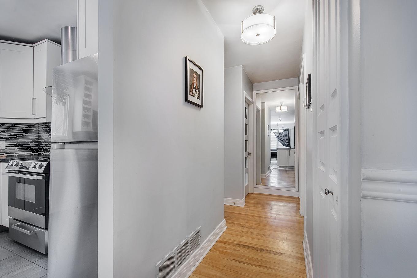 Corridor - 50 Av. De Galais, Laval (Laval-Des-Rapides), QC - Indoor