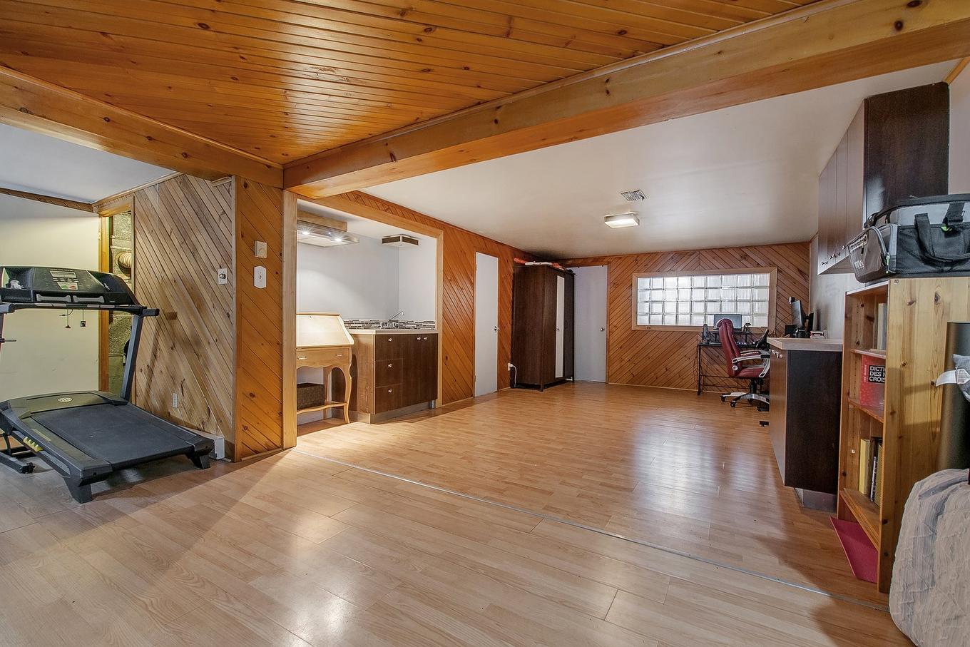 Salle familiale - 50 Av. De Galais, Laval (Laval-Des-Rapides), QC - Indoor Photo Showing Gym Room