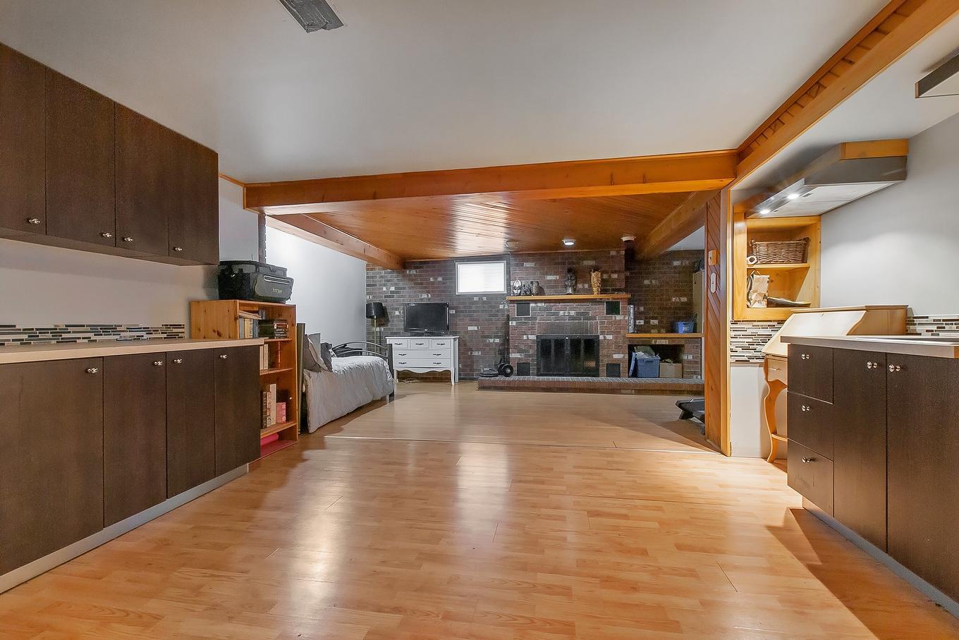 Salle familiale - 50 Av. De Galais, Laval (Laval-Des-Rapides), QC - Indoor