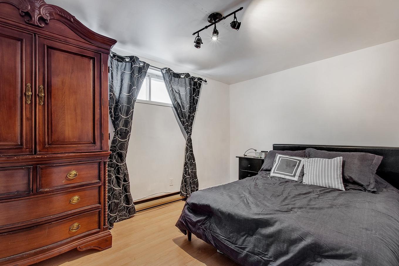 Chambre à coucher - 50 Av. De Galais, Laval (Laval-Des-Rapides), QC - Indoor Photo Showing Bedroom