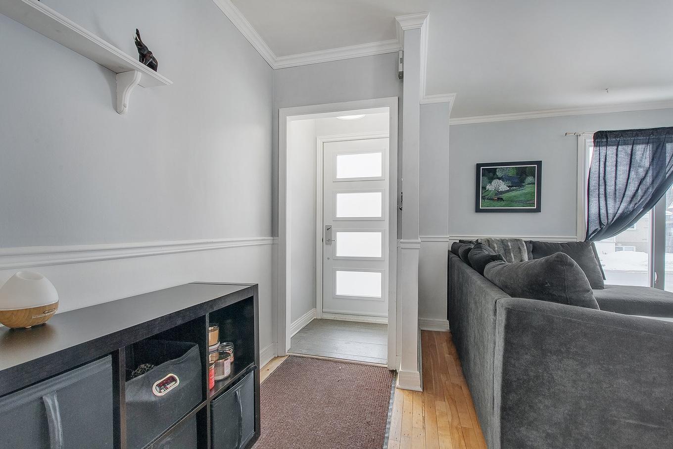 Hall d'entrée/Vestibule - 50 Av. De Galais, Laval (Laval-Des-Rapides), QC - Indoor With Fireplace