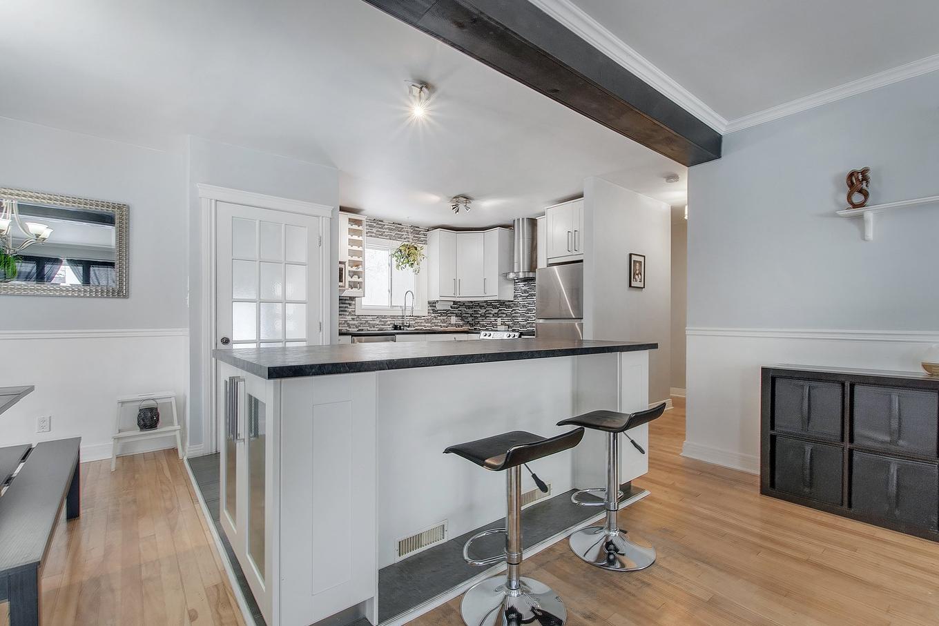 Cuisine - 50 Av. De Galais, Laval (Laval-Des-Rapides), QC - Indoor Photo Showing Kitchen With Upgraded Kitchen