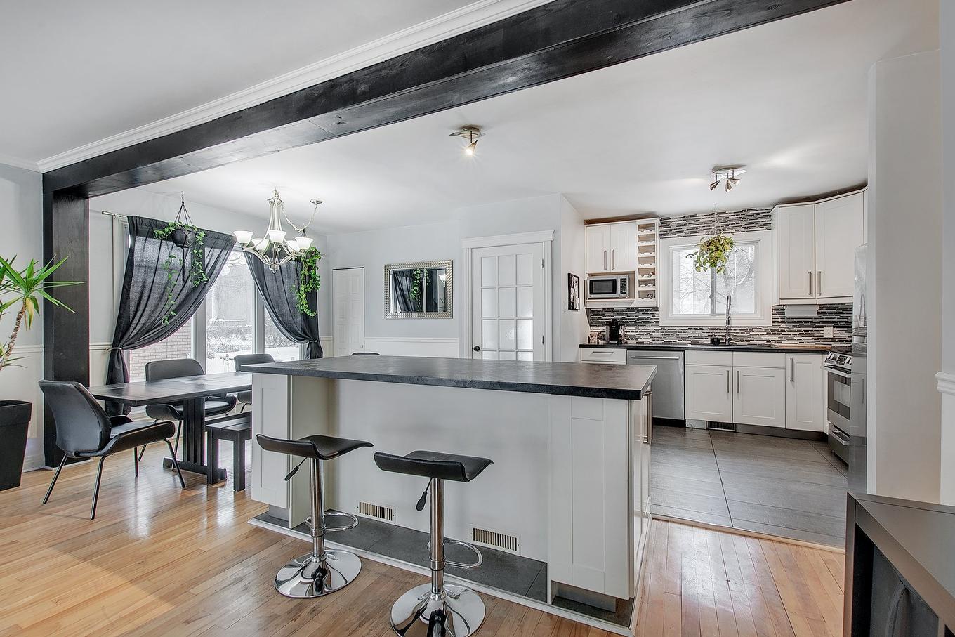 Cuisine - 50 Av. De Galais, Laval (Laval-Des-Rapides), QC - Indoor Photo Showing Kitchen With Upgraded Kitchen