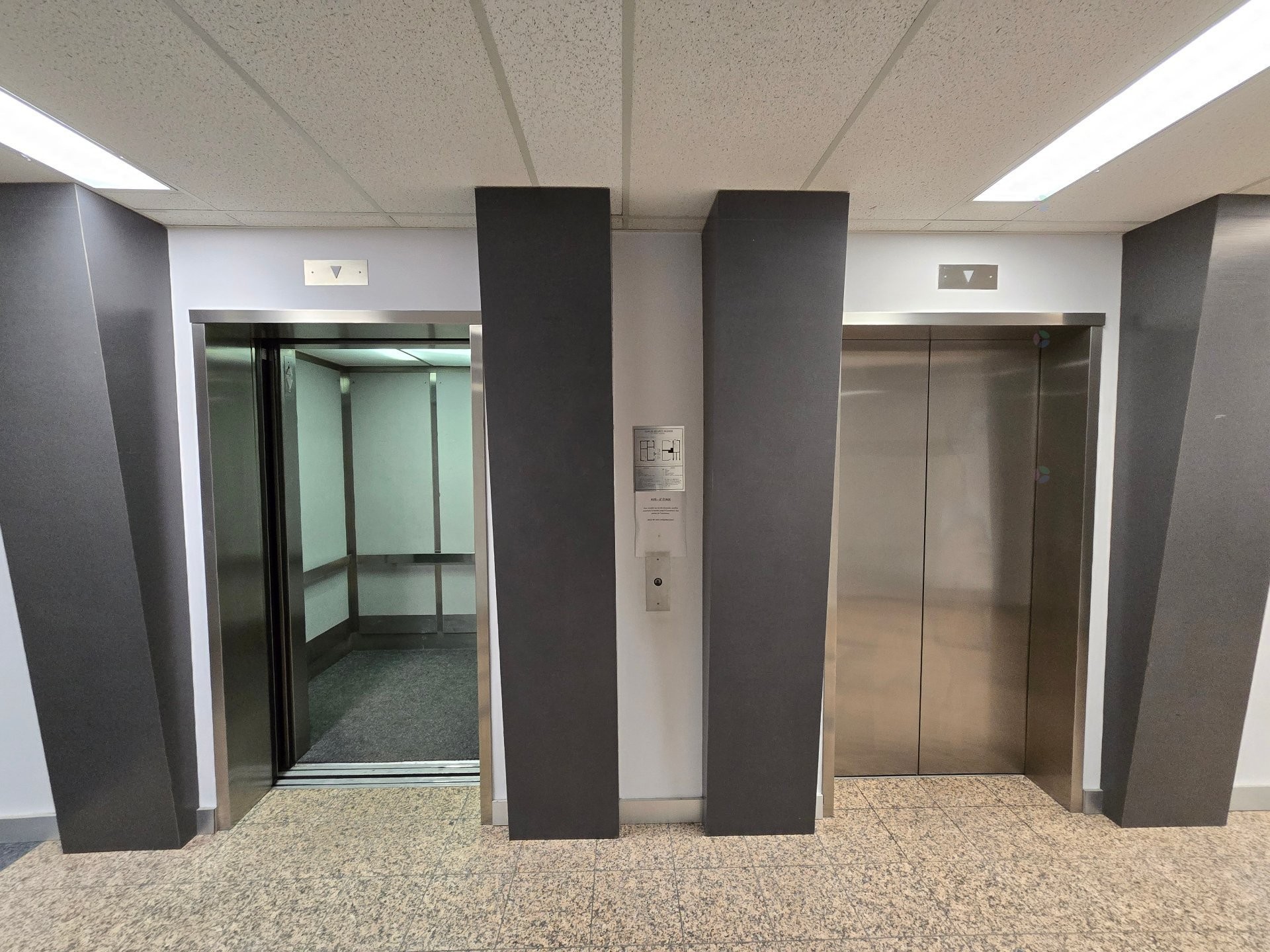 Elevator - 406-35 Rue De Port-Royal E., Montréal (Ahuntsic-Cartierville), QC - Indoor