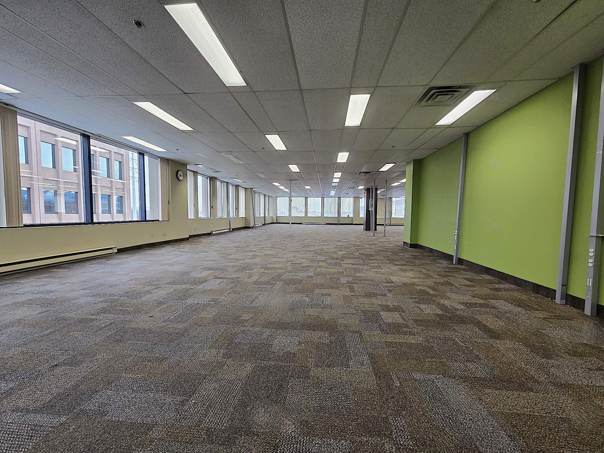 Office - 405-35 Rue De Port-Royal E., Montréal (Ahuntsic-Cartierville), QC - Indoor Photo Showing Other Room