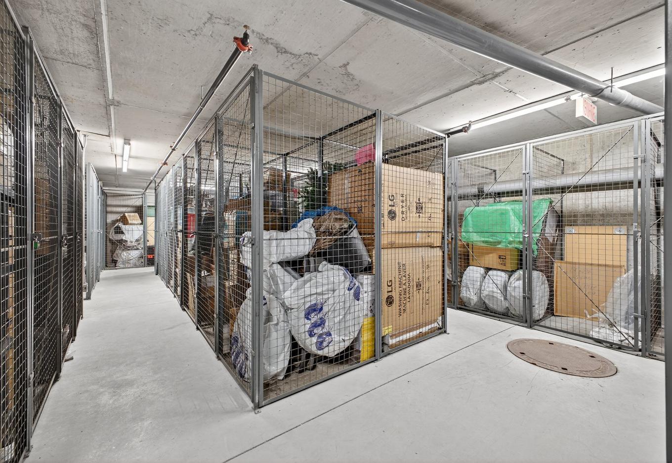 Storage - 1415-1375 Rue Des Bassins, Montréal (Le Sud-Ouest), QC - Indoor