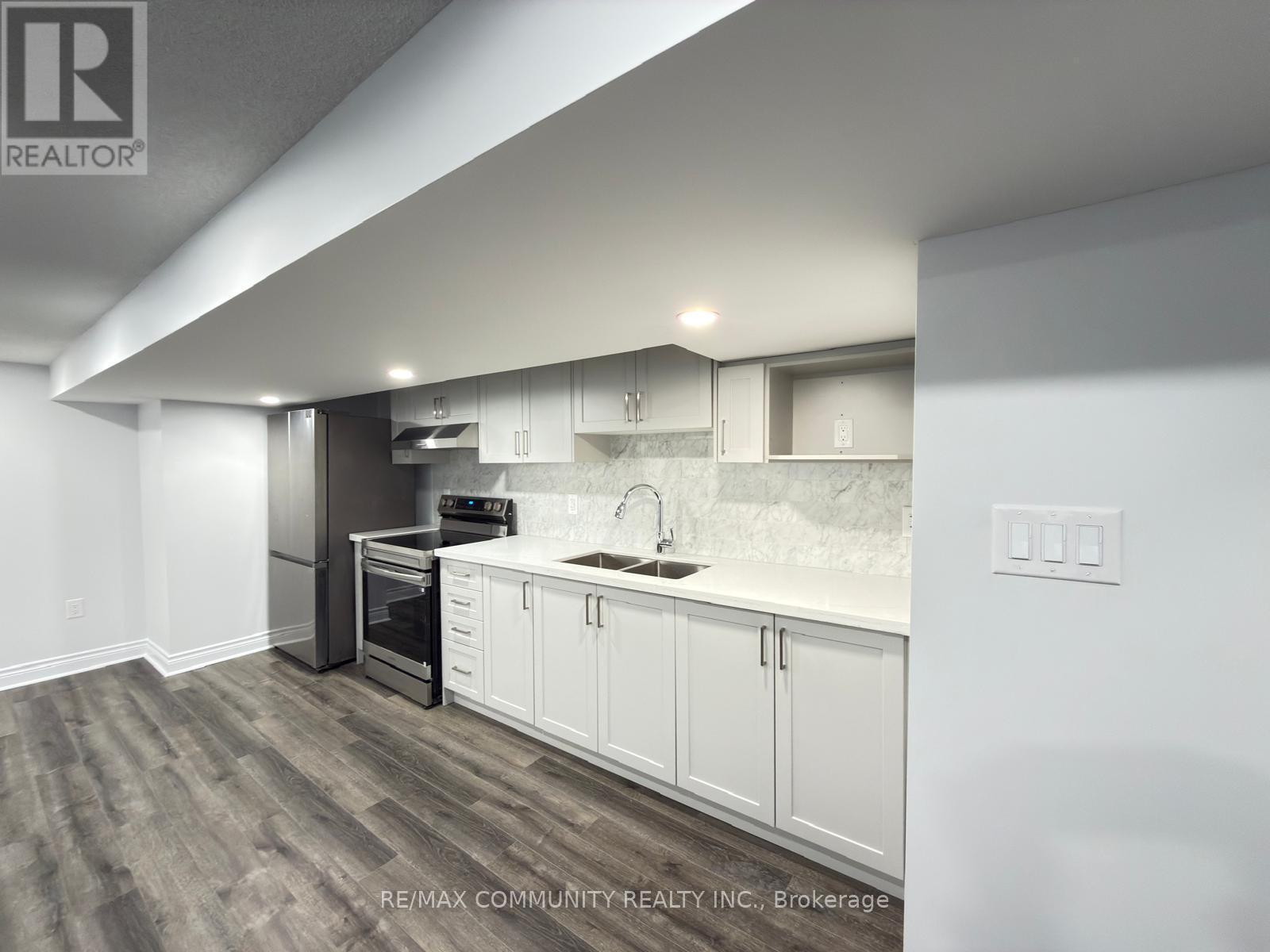 25 Freer Crescent, Ajax, ON - Indoor Photo Showing Kitchen With Double Sink