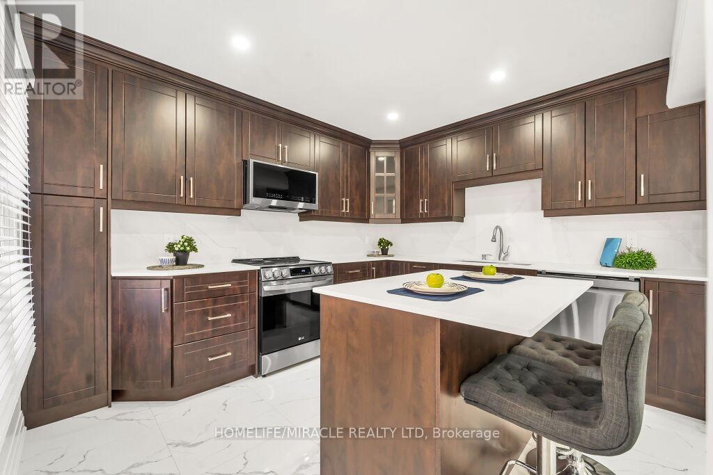 Upper - 57 Lord Simcoe Drive, Brampton, ON - Indoor Photo Showing Kitchen