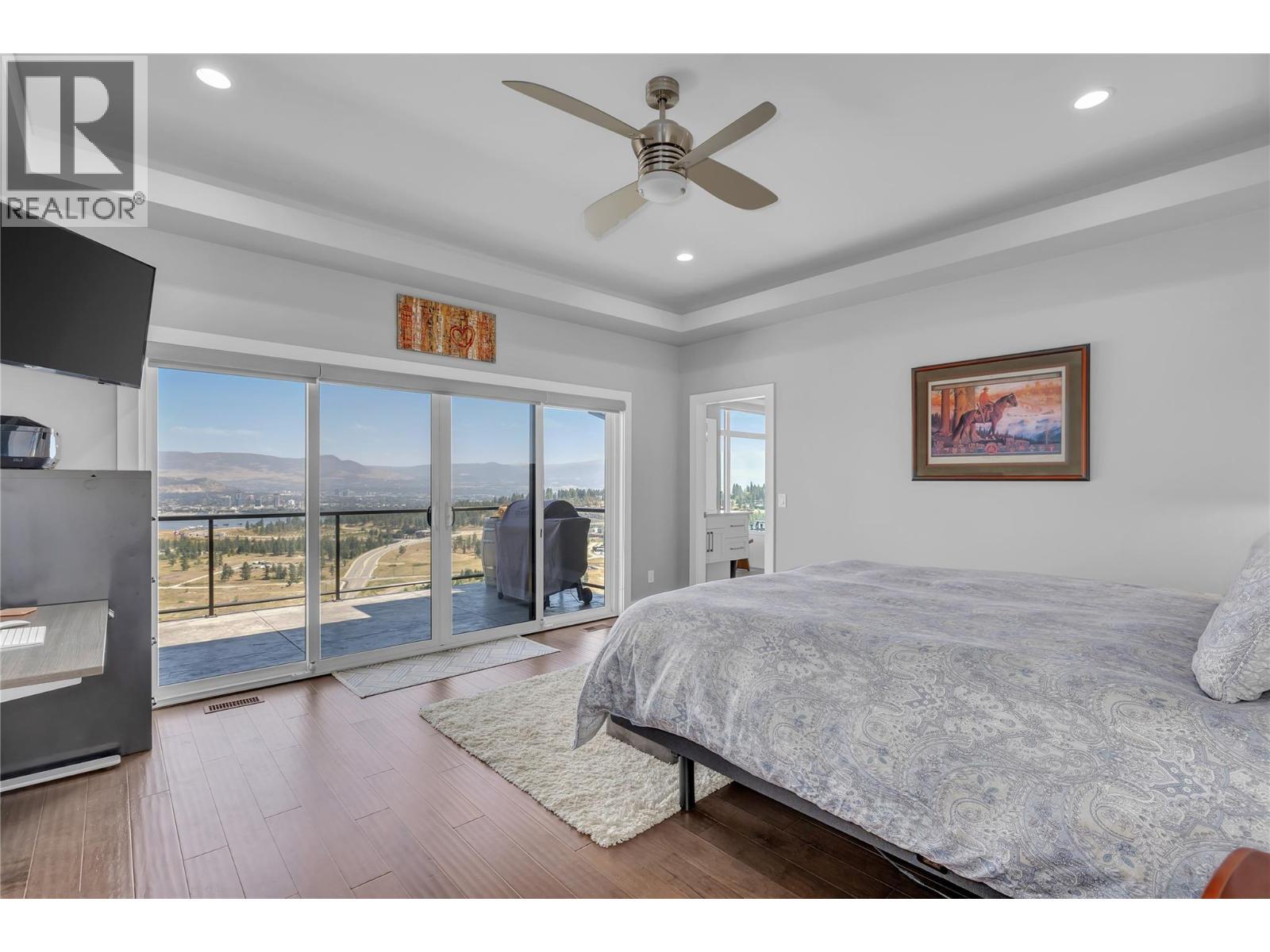 1823 Diamond View Drive, West Kelowna, BC - Indoor Photo Showing Bedroom
