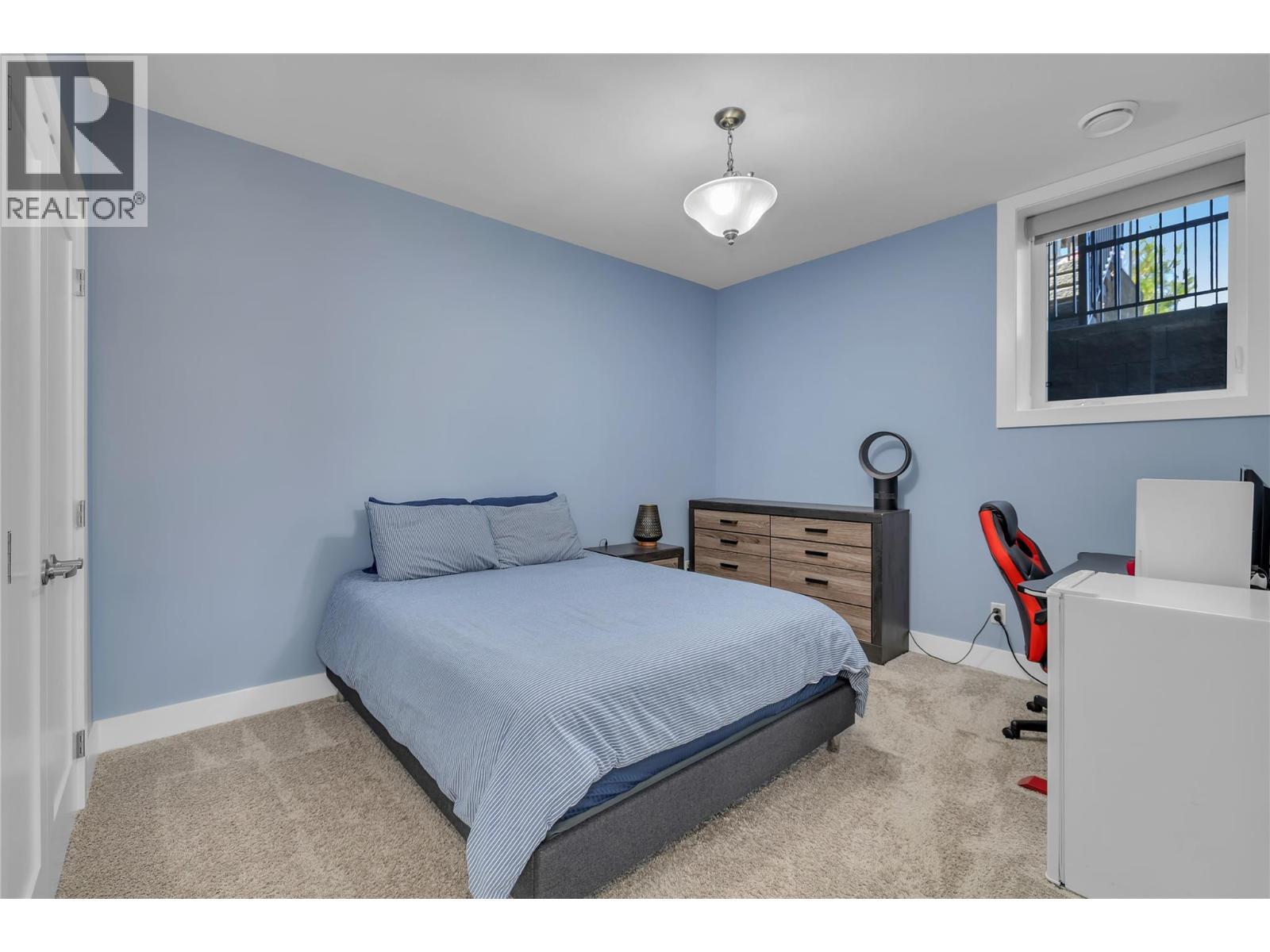 1823 Diamond View Drive, West Kelowna, BC - Indoor Photo Showing Bedroom