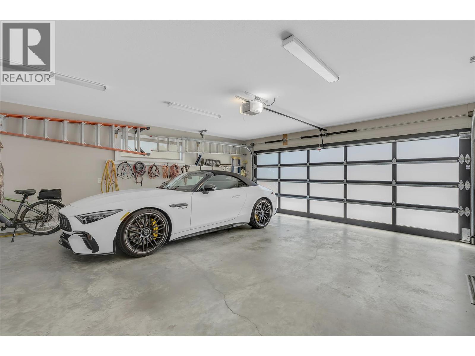 1823 Diamond View Drive, West Kelowna, BC - Indoor Photo Showing Garage