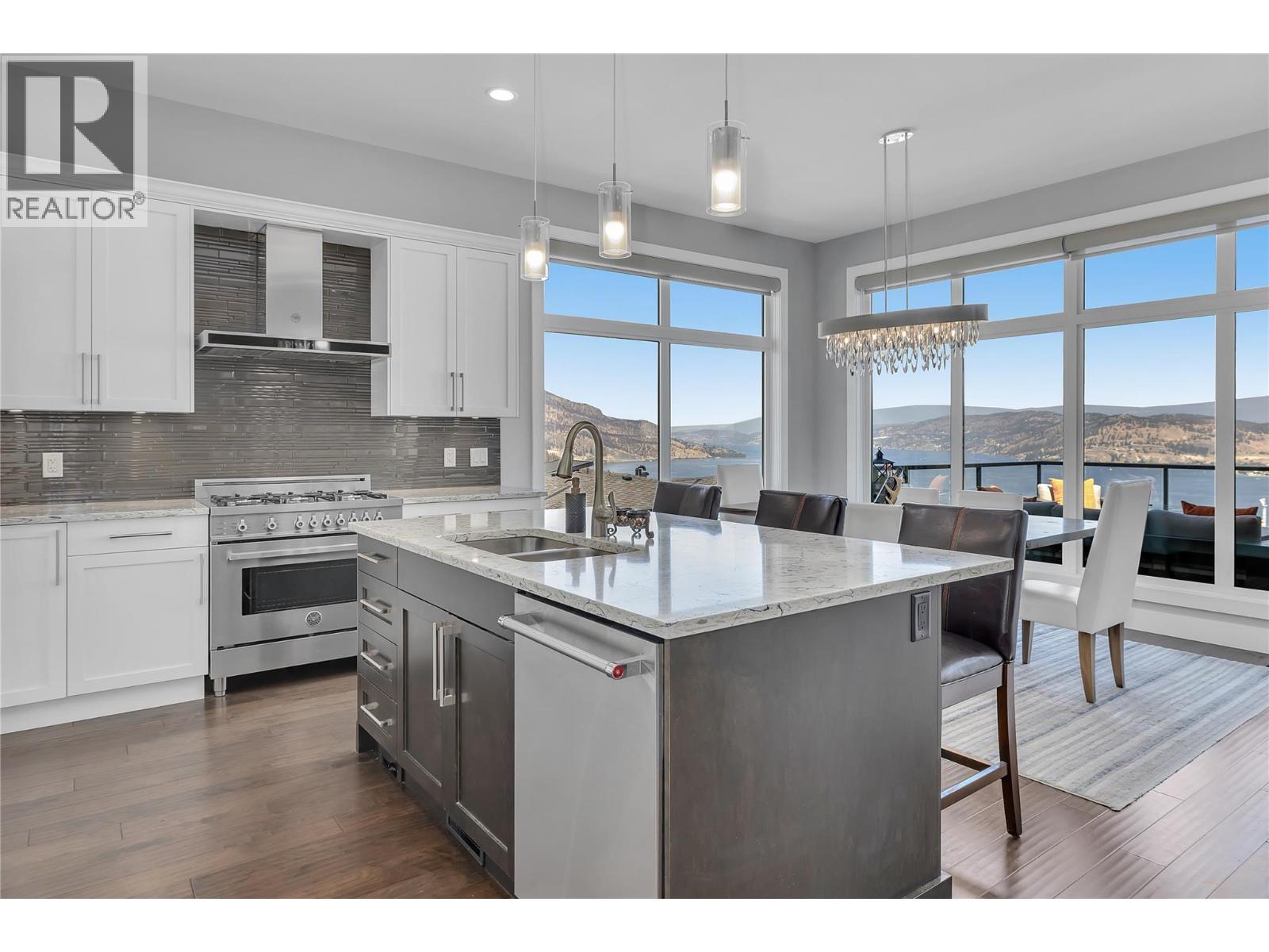 1823 Diamond View Drive, West Kelowna, BC - Indoor Photo Showing Kitchen With Double Sink With Upgraded Kitchen