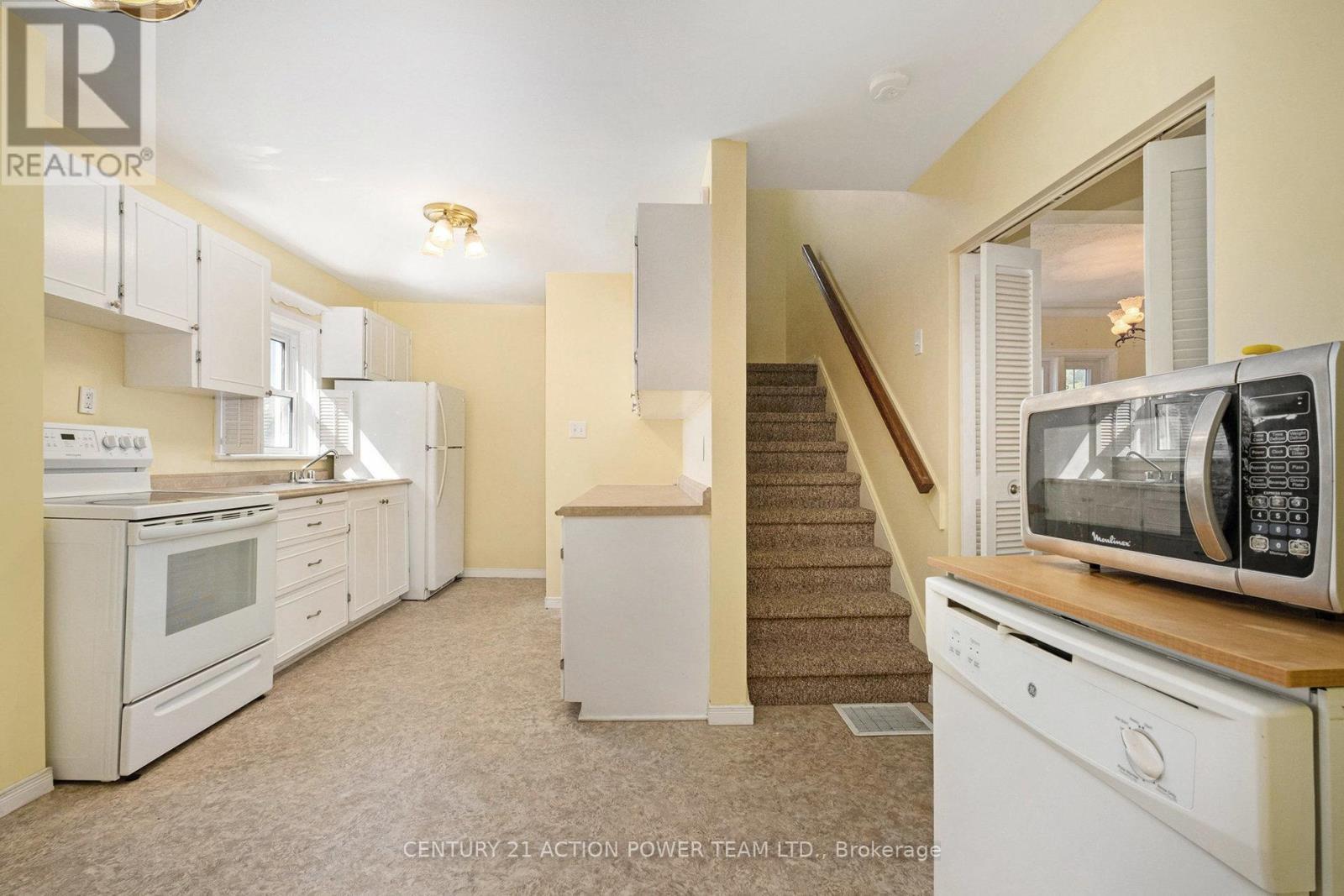 1318 Brookline Avenue, Ottawa, ON - Indoor Photo Showing Kitchen