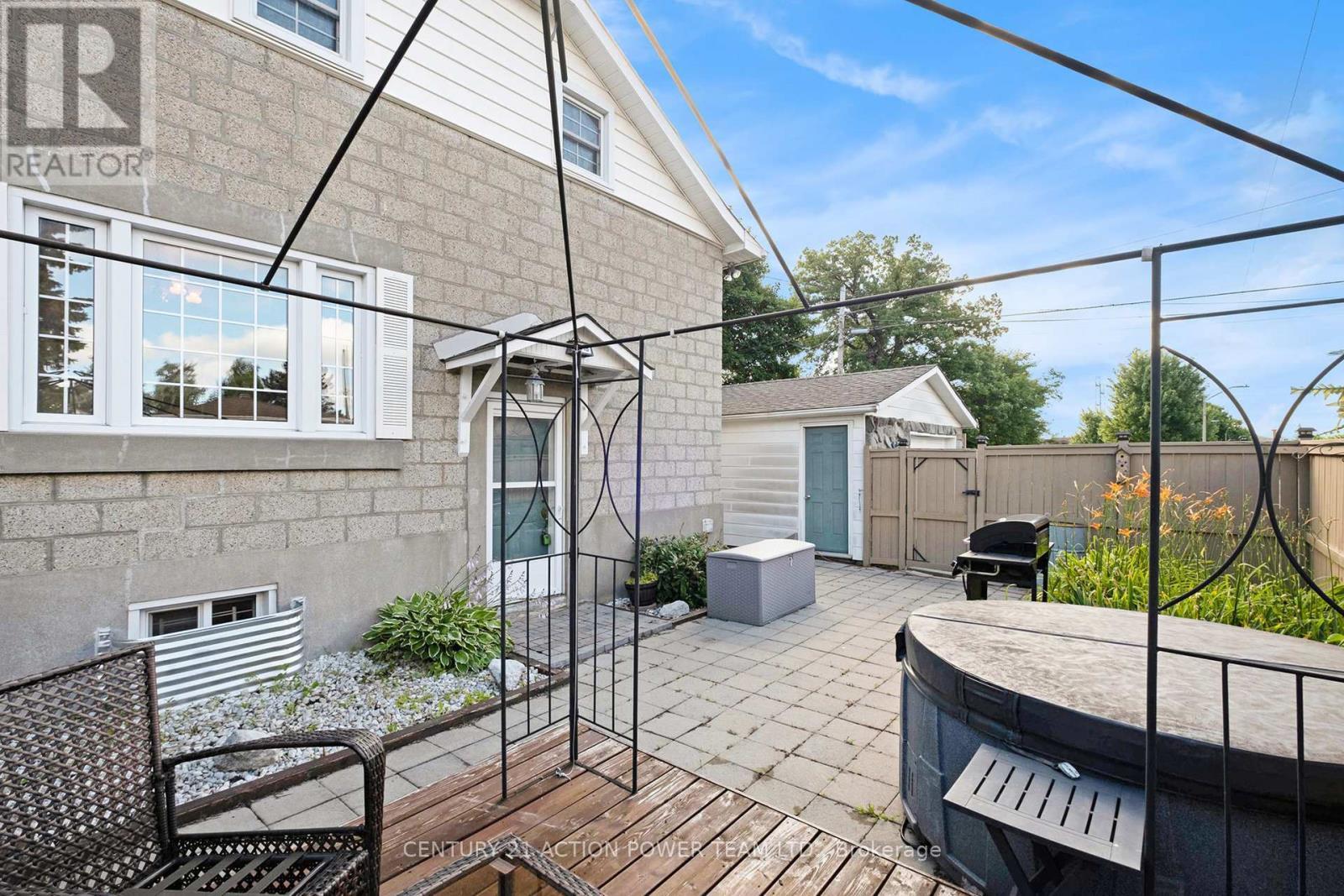 1318 Brookline Avenue, Ottawa, ON - Outdoor With Exterior