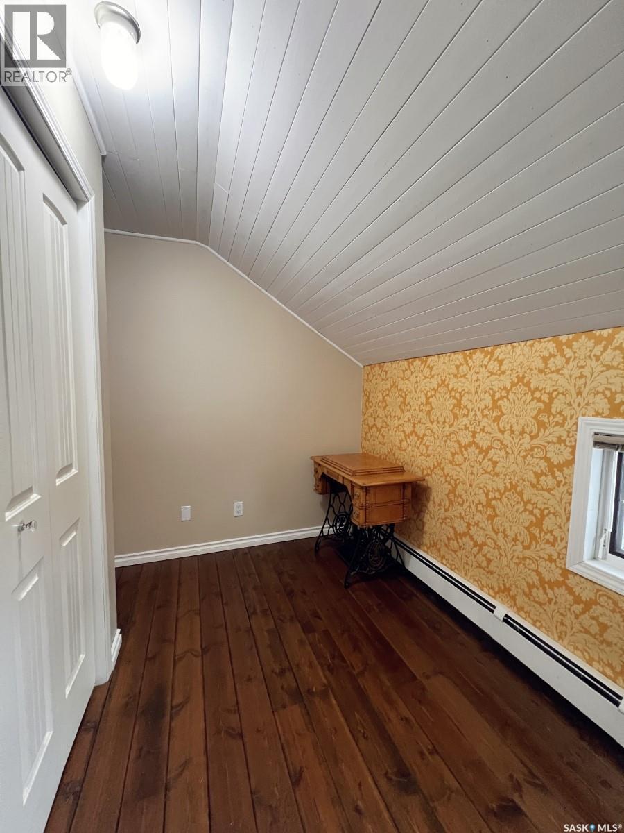 360 4Th Avenue W, Shaunavon, SK - Indoor Photo Showing Other Room
