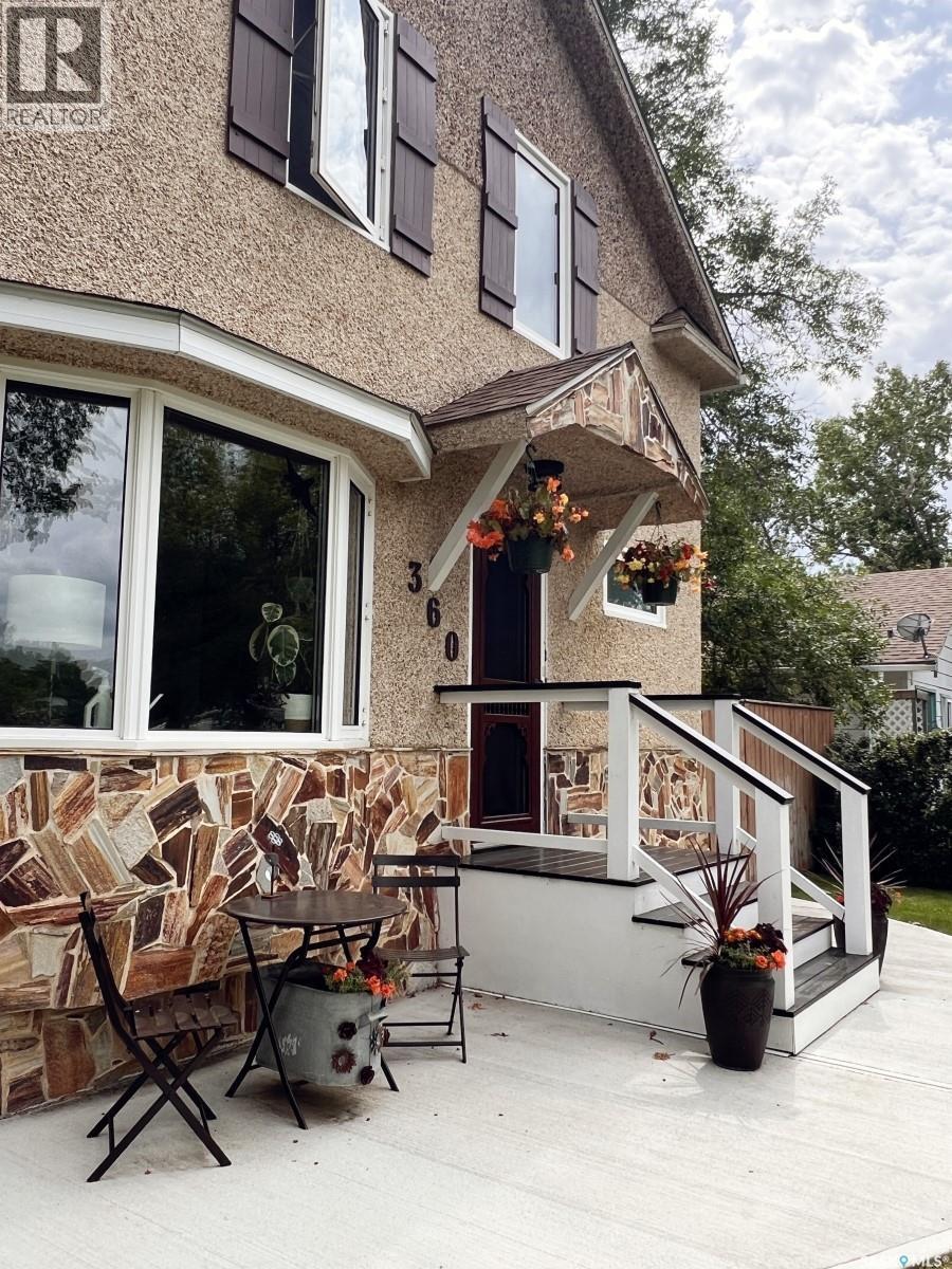 360 4Th Avenue W, Shaunavon, SK - Outdoor