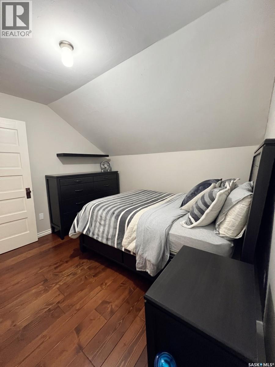 360 4Th Avenue W, Shaunavon, SK - Indoor Photo Showing Bedroom