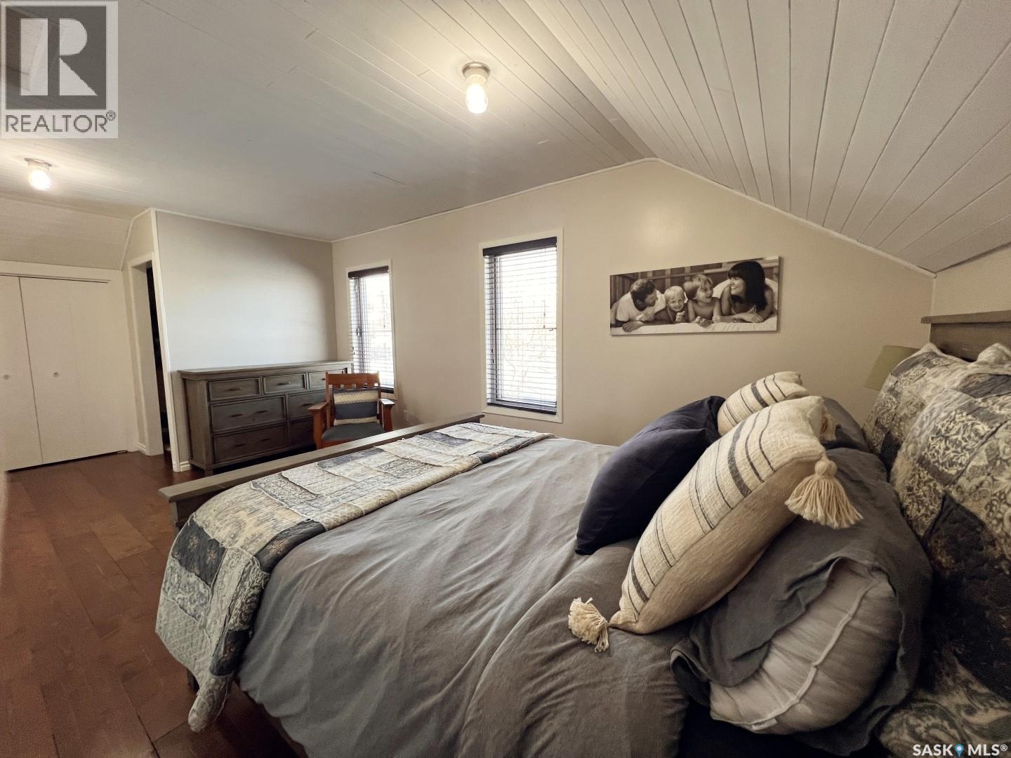 360 4Th Avenue W, Shaunavon, SK - Indoor Photo Showing Bedroom