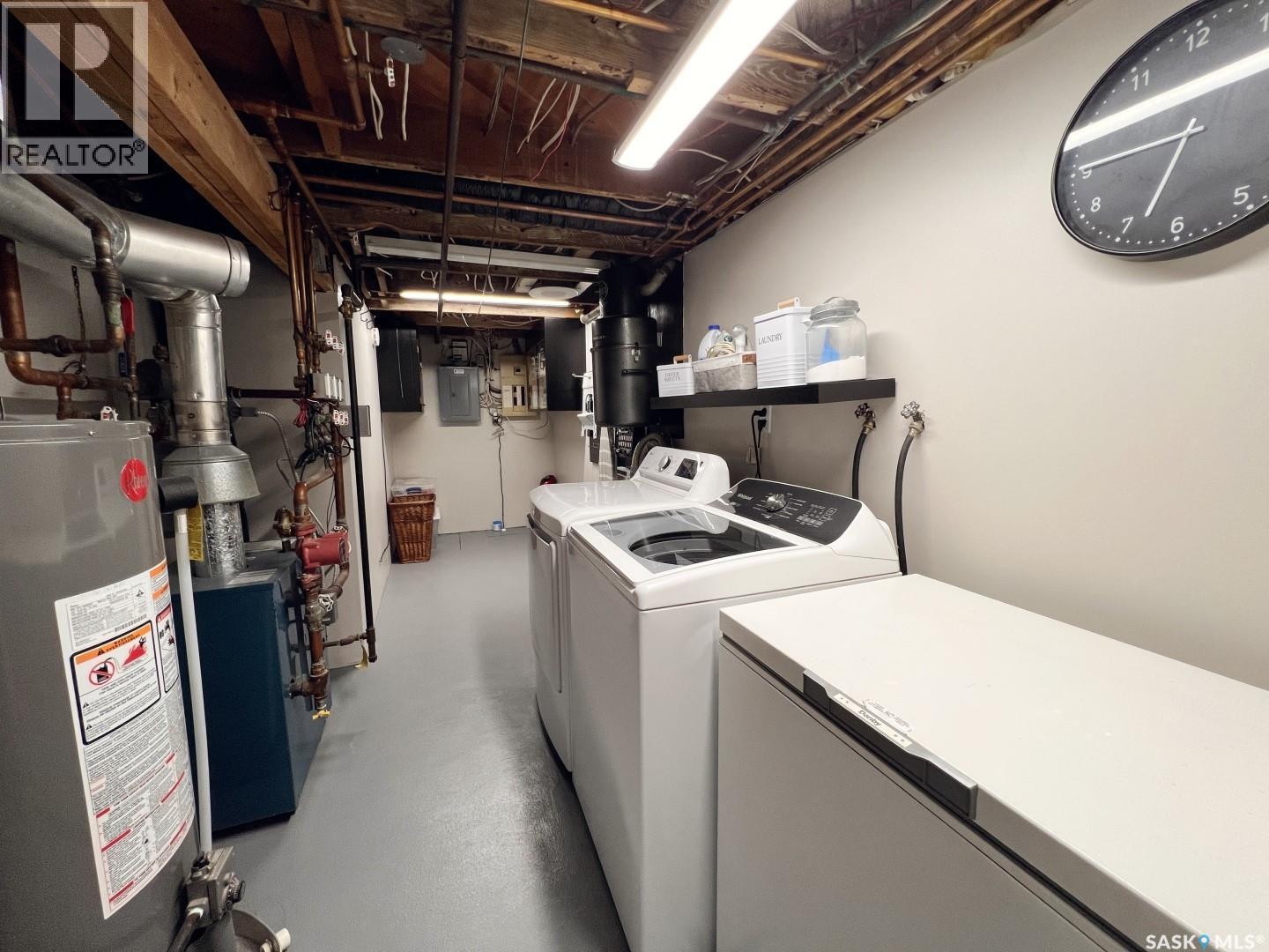 360 4Th Avenue W, Shaunavon, SK - Indoor Photo Showing Laundry Room