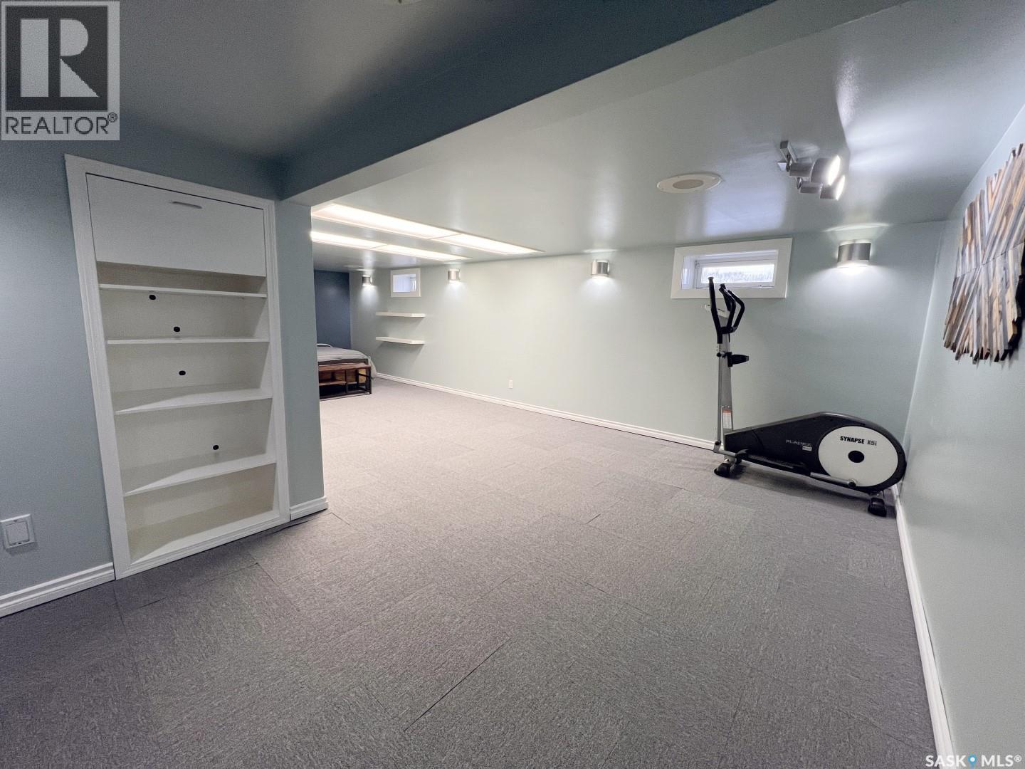 360 4Th Avenue W, Shaunavon, SK - Indoor