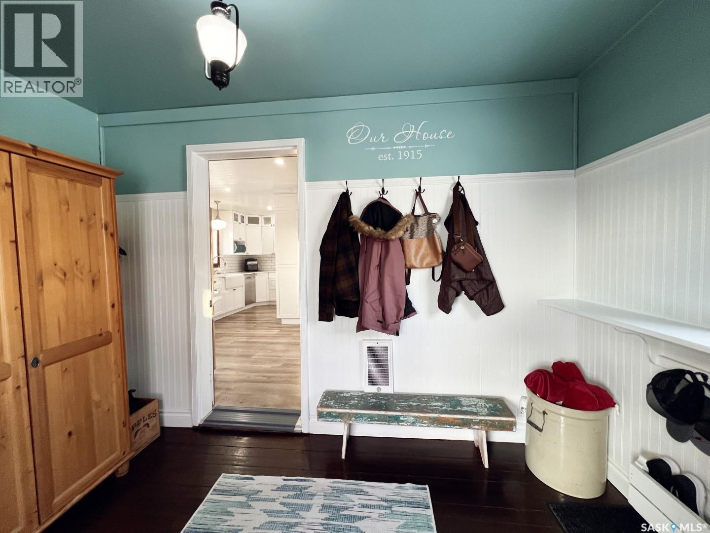 360 4Th Avenue W, Shaunavon, SK - Indoor Photo Showing Other Room