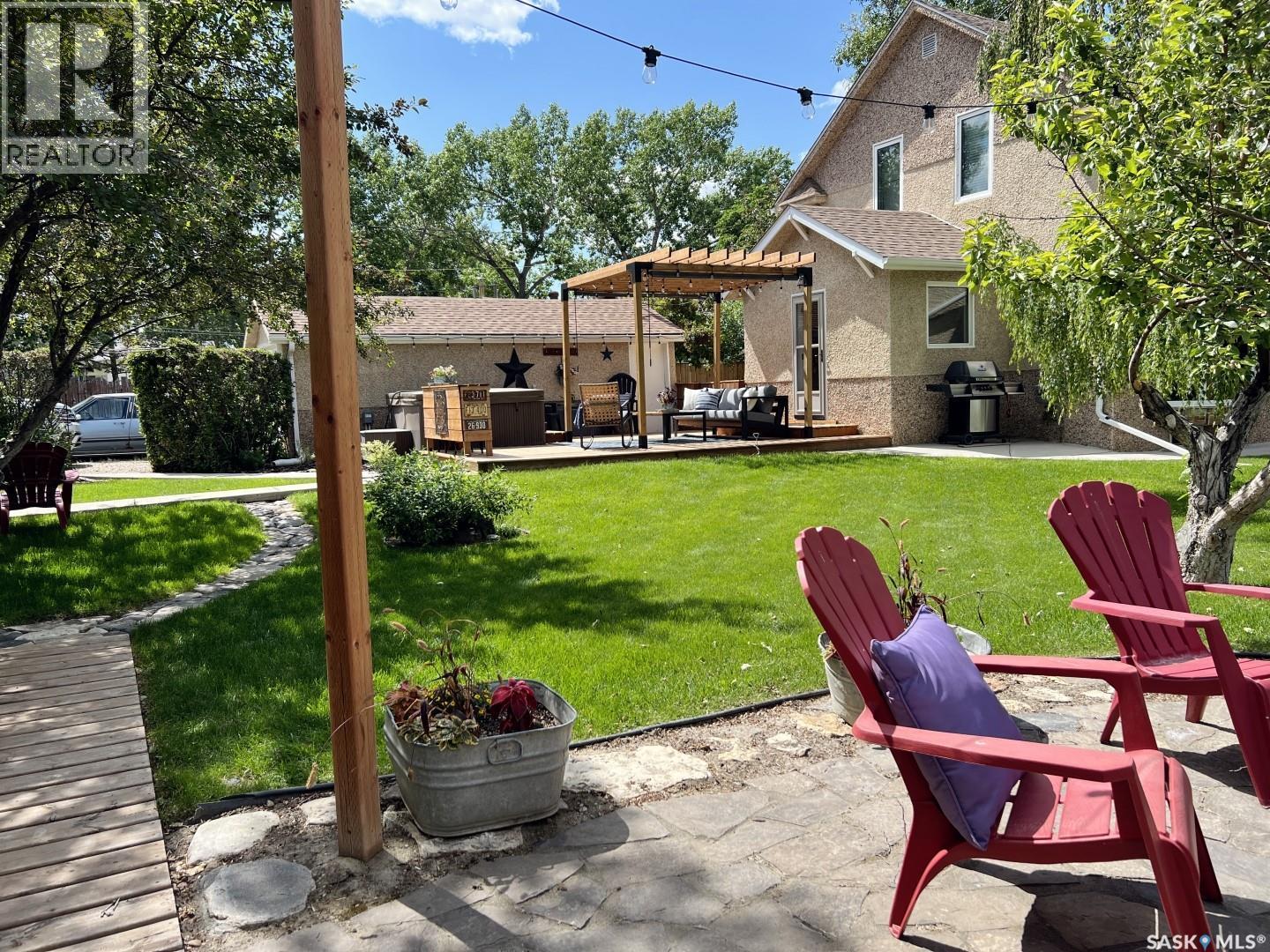 360 4Th Avenue W, Shaunavon, SK - Outdoor With Deck Patio Veranda