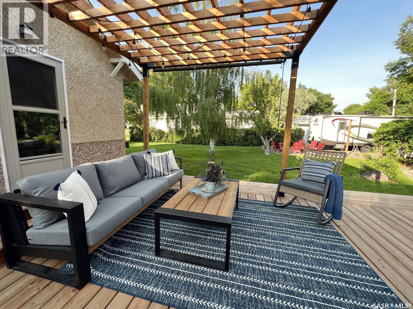 360 4Th Avenue W, Shaunavon, SK - Outdoor With Deck Patio Veranda With Exterior