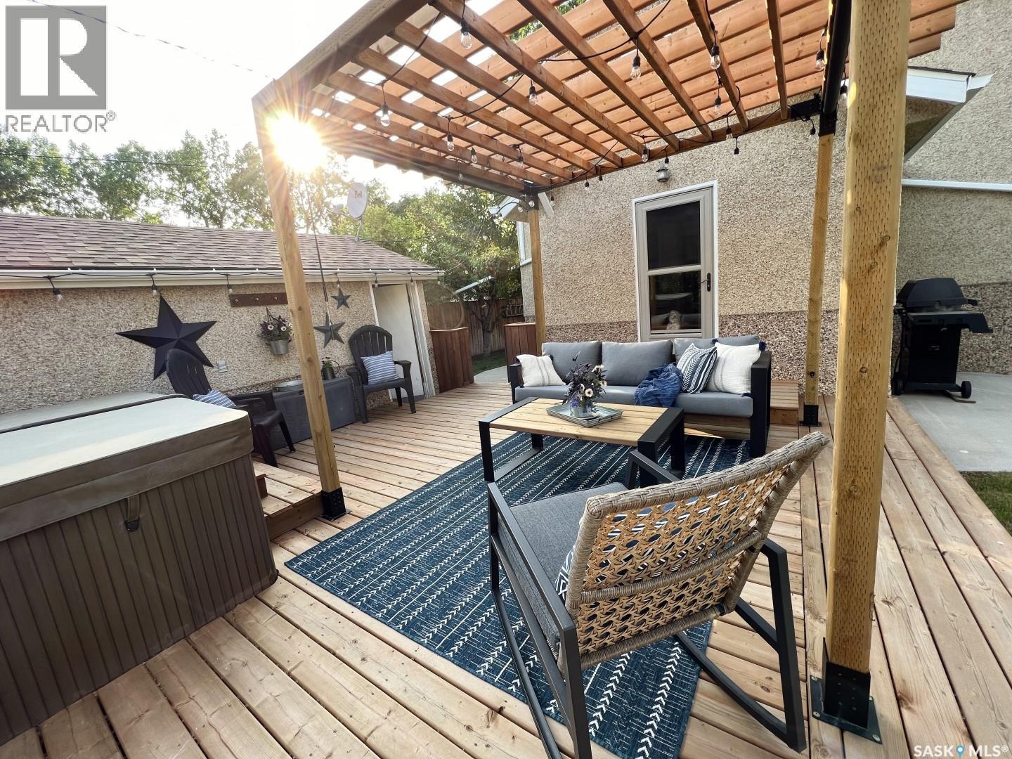 360 4Th Avenue W, Shaunavon, SK - Outdoor With Deck Patio Veranda With Exterior