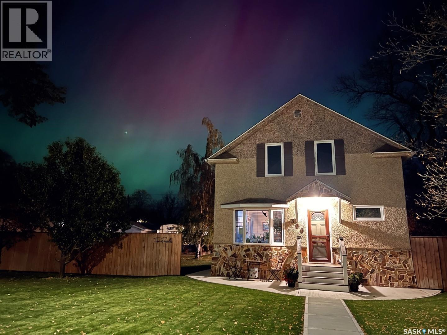 360 4Th Avenue W, Shaunavon, SK - Outdoor