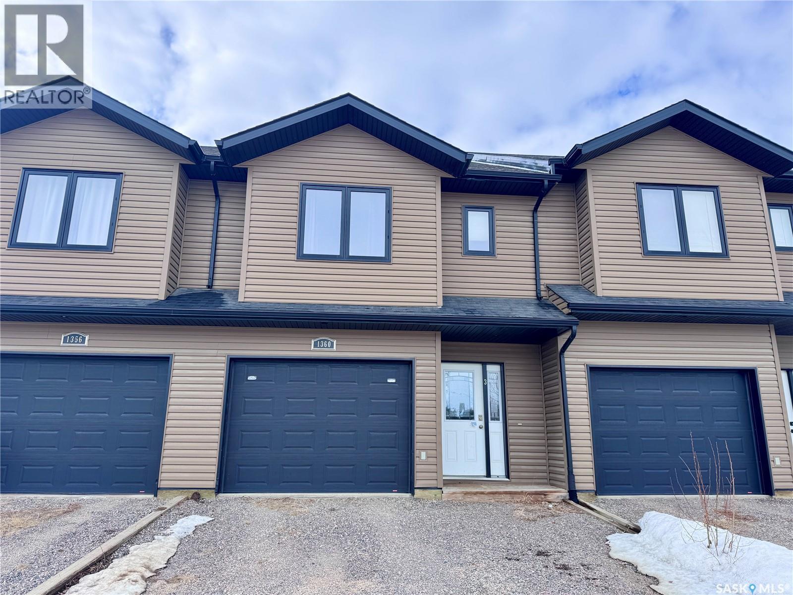 3 1360 Studer Street, La Ronge, SK - Outdoor