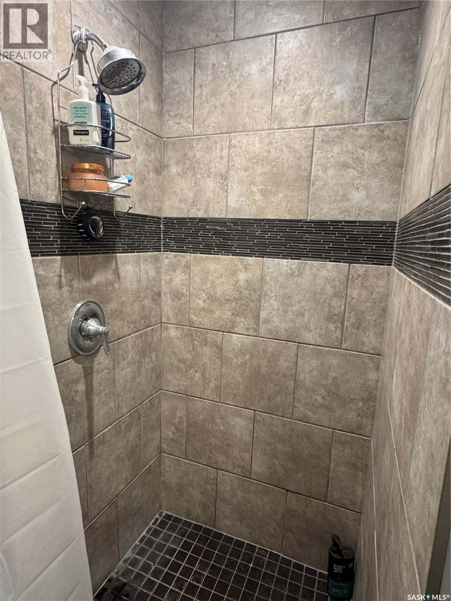 2 356 Studer Street, La Ronge, SK - Indoor Photo Showing Bathroom