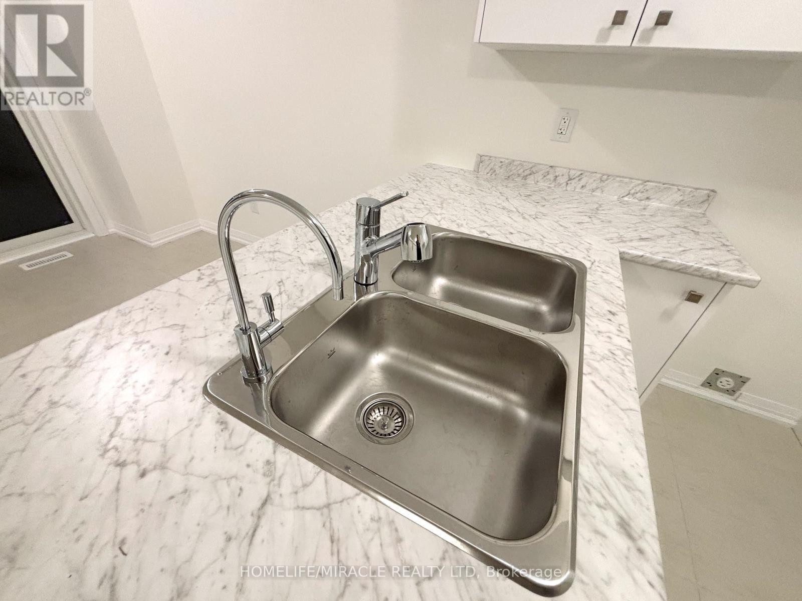 93 Marche Drive, Haldimand, ON - Indoor Photo Showing Kitchen With Double Sink