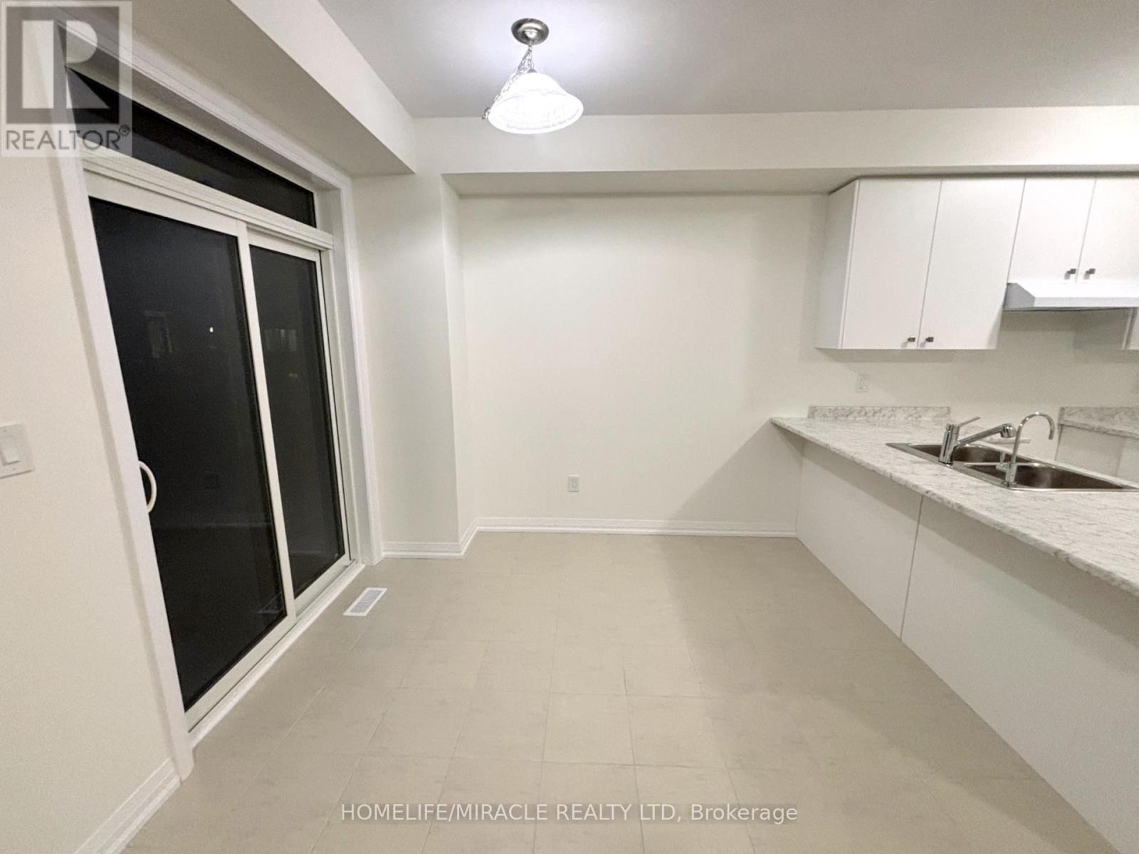93 Marche Drive, Haldimand, ON - Indoor Photo Showing Kitchen With Double Sink