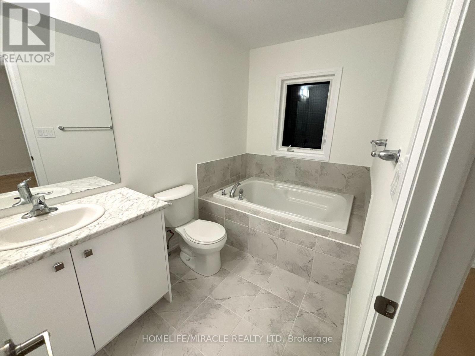 93 Marche Drive, Haldimand, ON - Indoor Photo Showing Bathroom