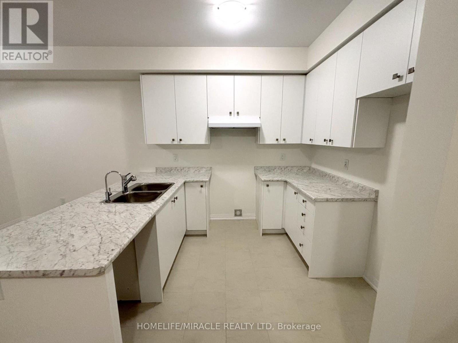 93 Marche Drive, Haldimand, ON - Indoor Photo Showing Kitchen With Double Sink