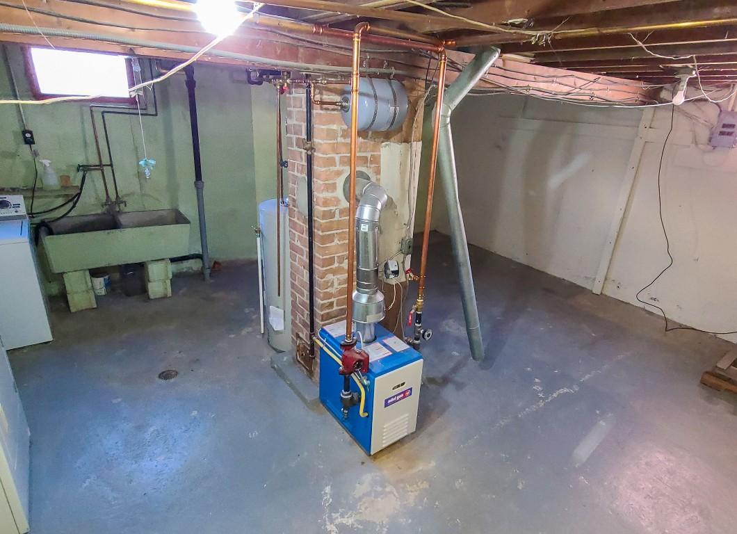 402 Cranbrook Street, Kimberley, BC - Indoor Photo Showing Basement