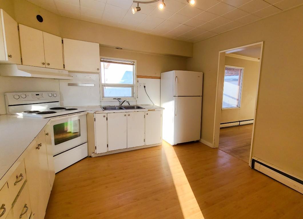402 Cranbrook Street, Kimberley, BC - Indoor Photo Showing Kitchen With Double Sink