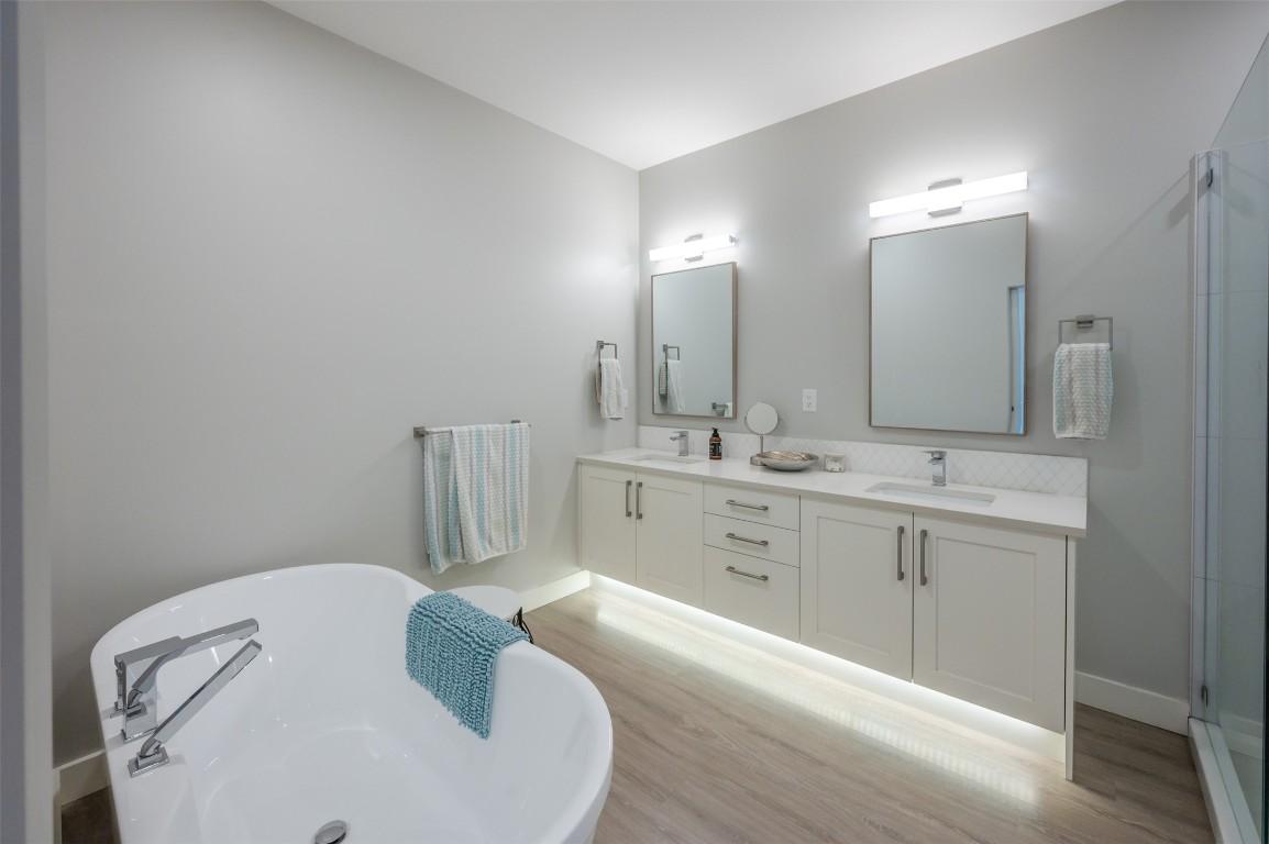 2749 Evergreen Drive, Penticton, BC - Indoor Photo Showing Bathroom