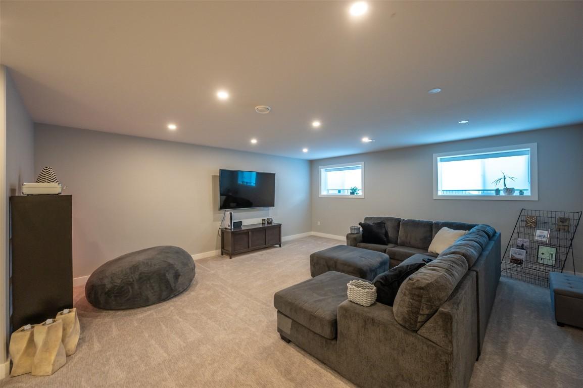 2749 Evergreen Drive, Penticton, BC - Indoor Photo Showing Basement