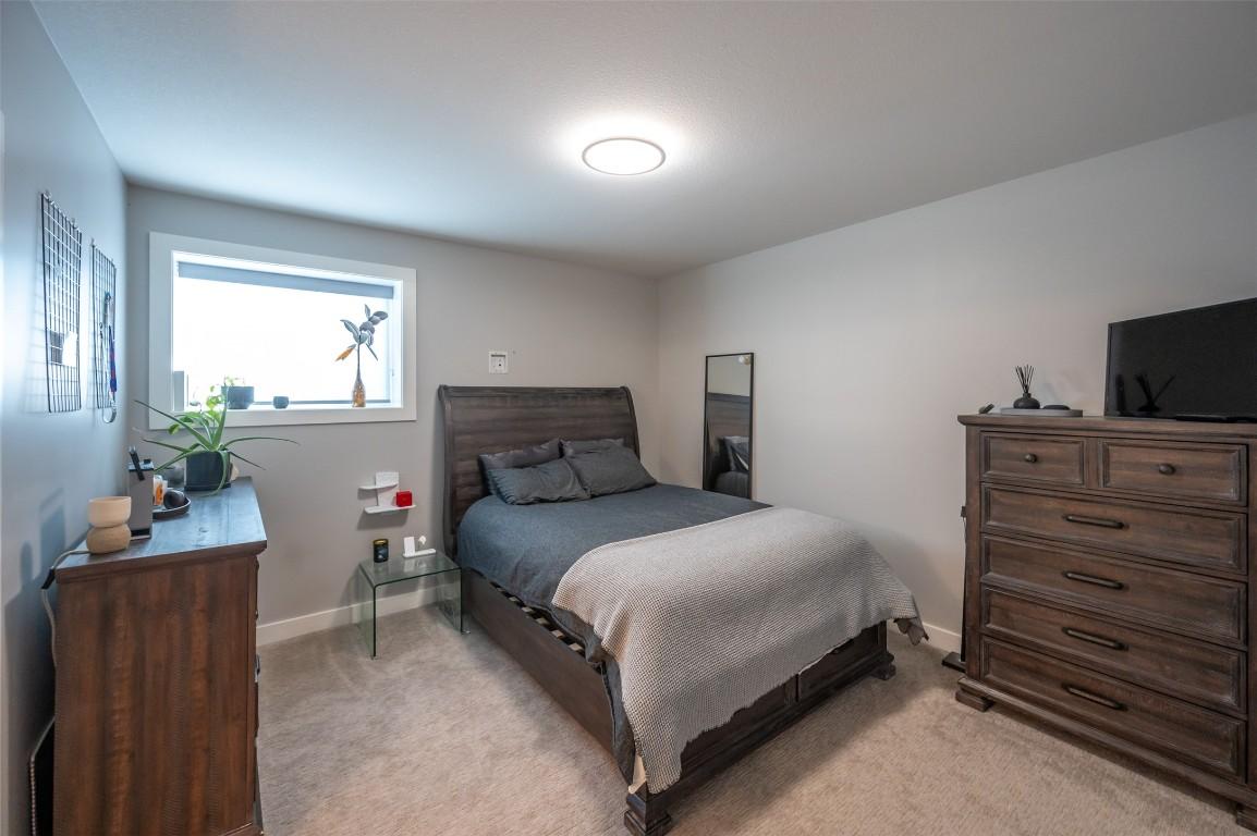 2749 Evergreen Drive, Penticton, BC - Indoor Photo Showing Bedroom