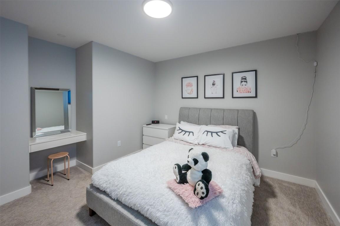 2749 Evergreen Drive, Penticton, BC - Indoor Photo Showing Bedroom