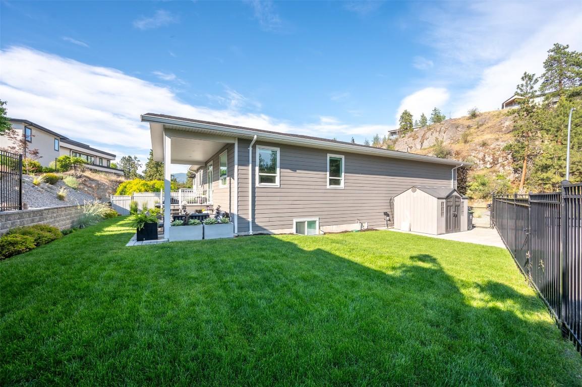 2749 Evergreen Drive, Penticton, BC - Outdoor