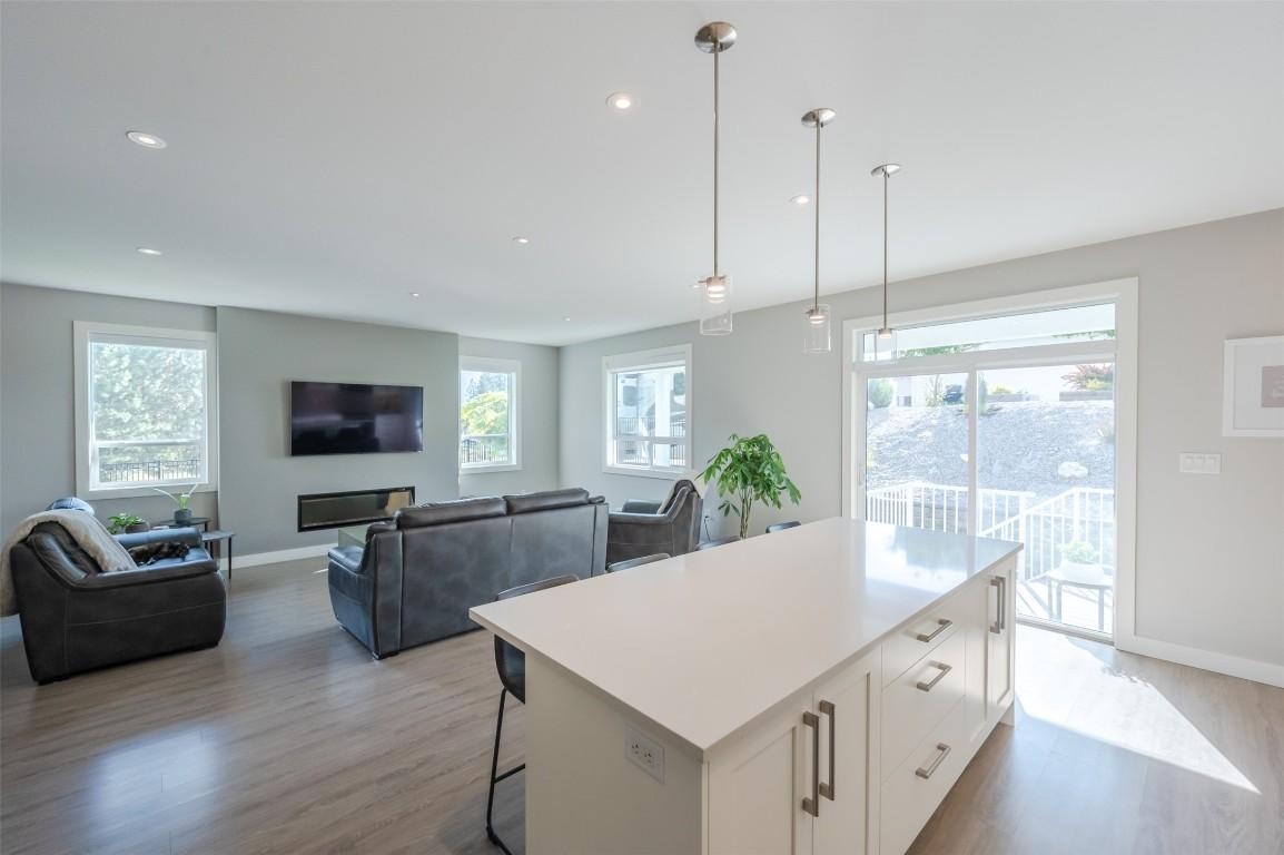 2749 Evergreen Drive, Penticton, BC - Indoor