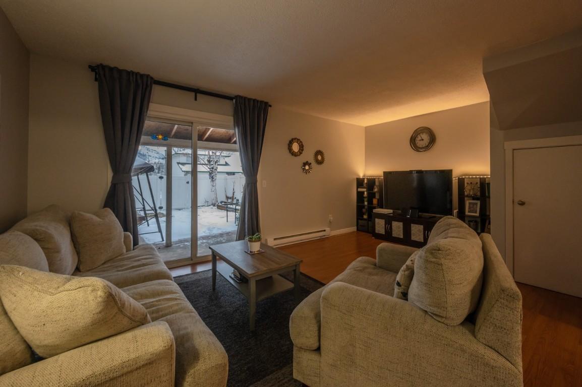 43-2250 Baskin Street, Penticton, BC - Indoor Photo Showing Living Room