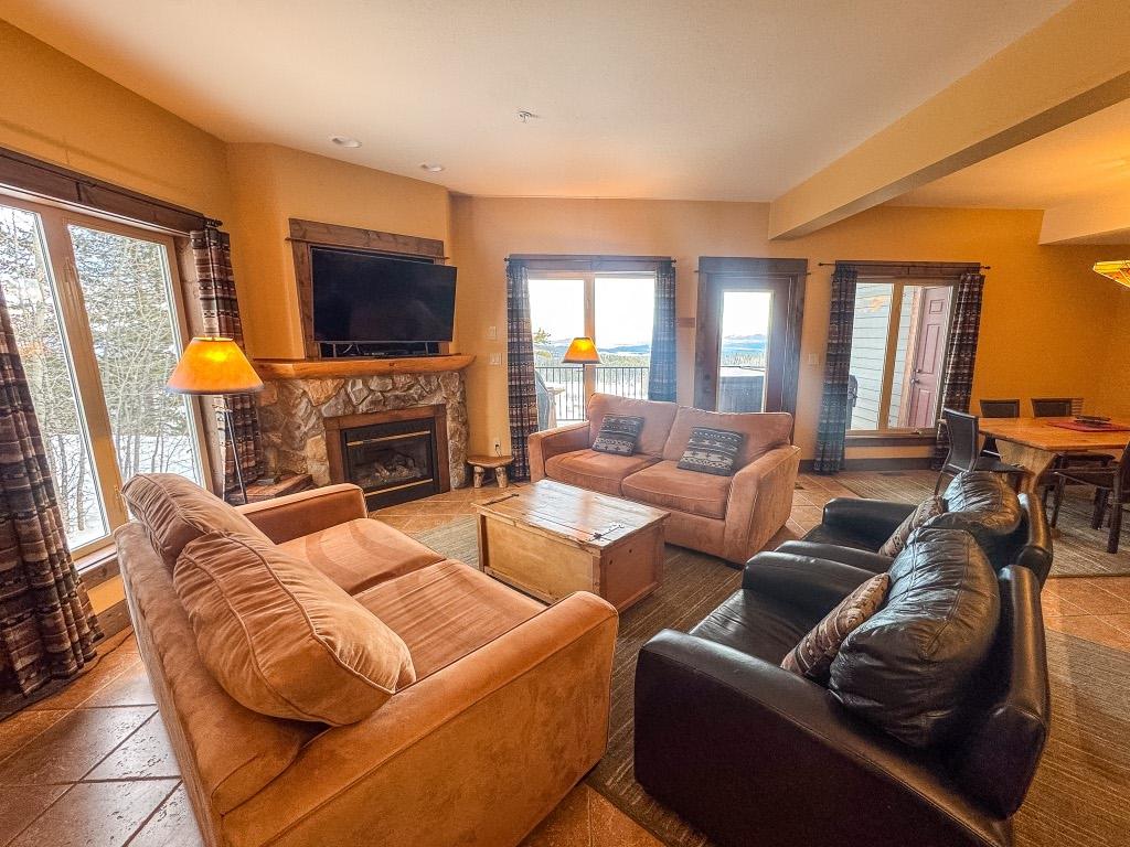 G4-B-1351 Gerry Sorensen Way, Kimberley, BC - Indoor Photo Showing Living Room With Fireplace